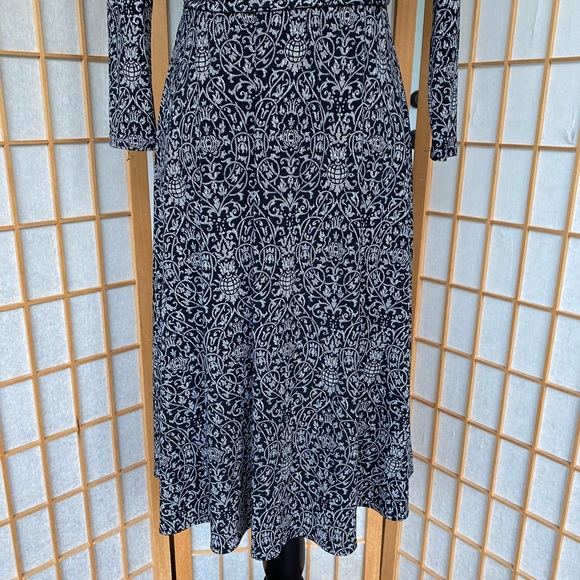 Maggy London Black Print Dress SZ 10 - Picture 3 of 13